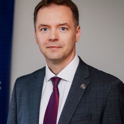 Norbert Izer