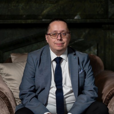 W. Péter Szabó